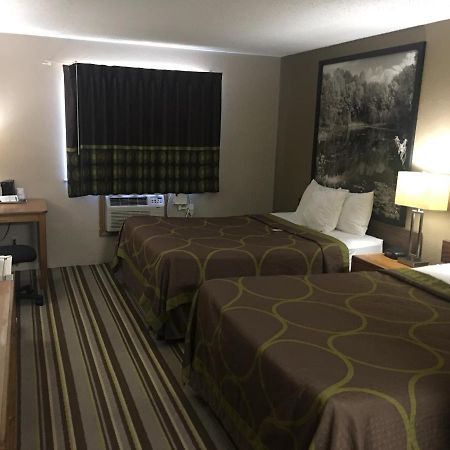 Super 8 By Wyndham Blue Earth Hotel Buitenkant foto