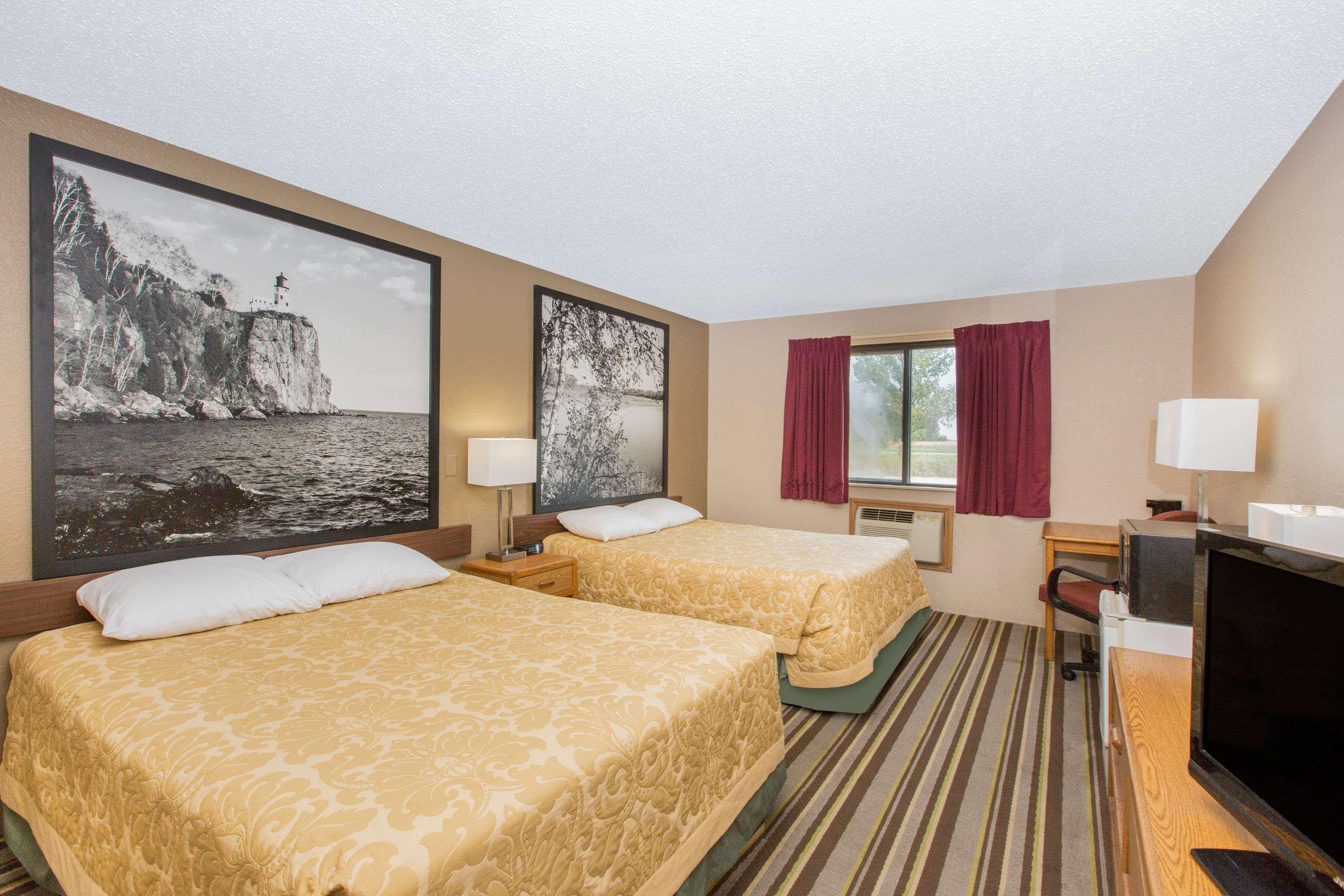 Super 8 By Wyndham Blue Earth Hotel Buitenkant foto