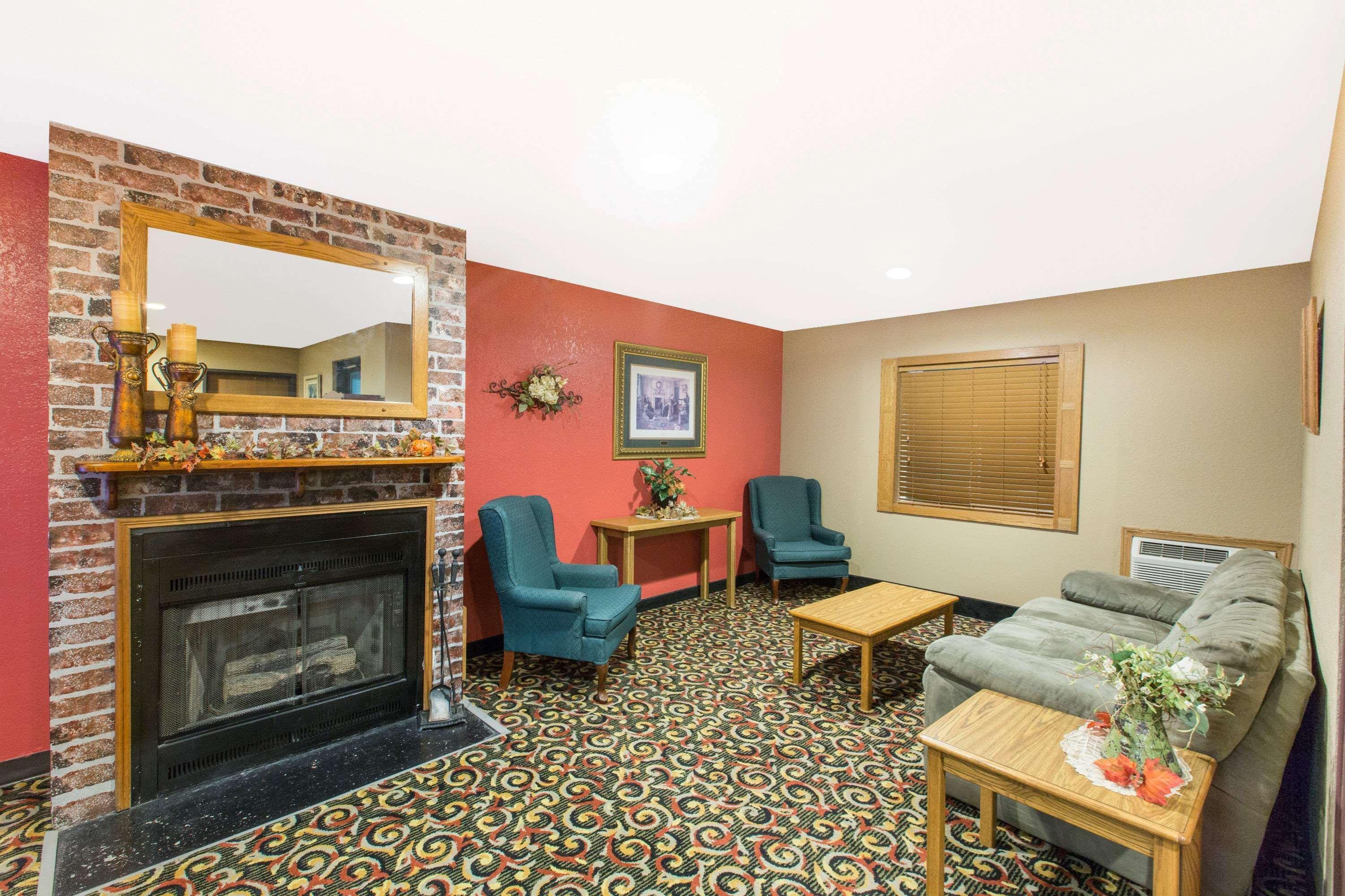 Super 8 By Wyndham Blue Earth Hotel Buitenkant foto