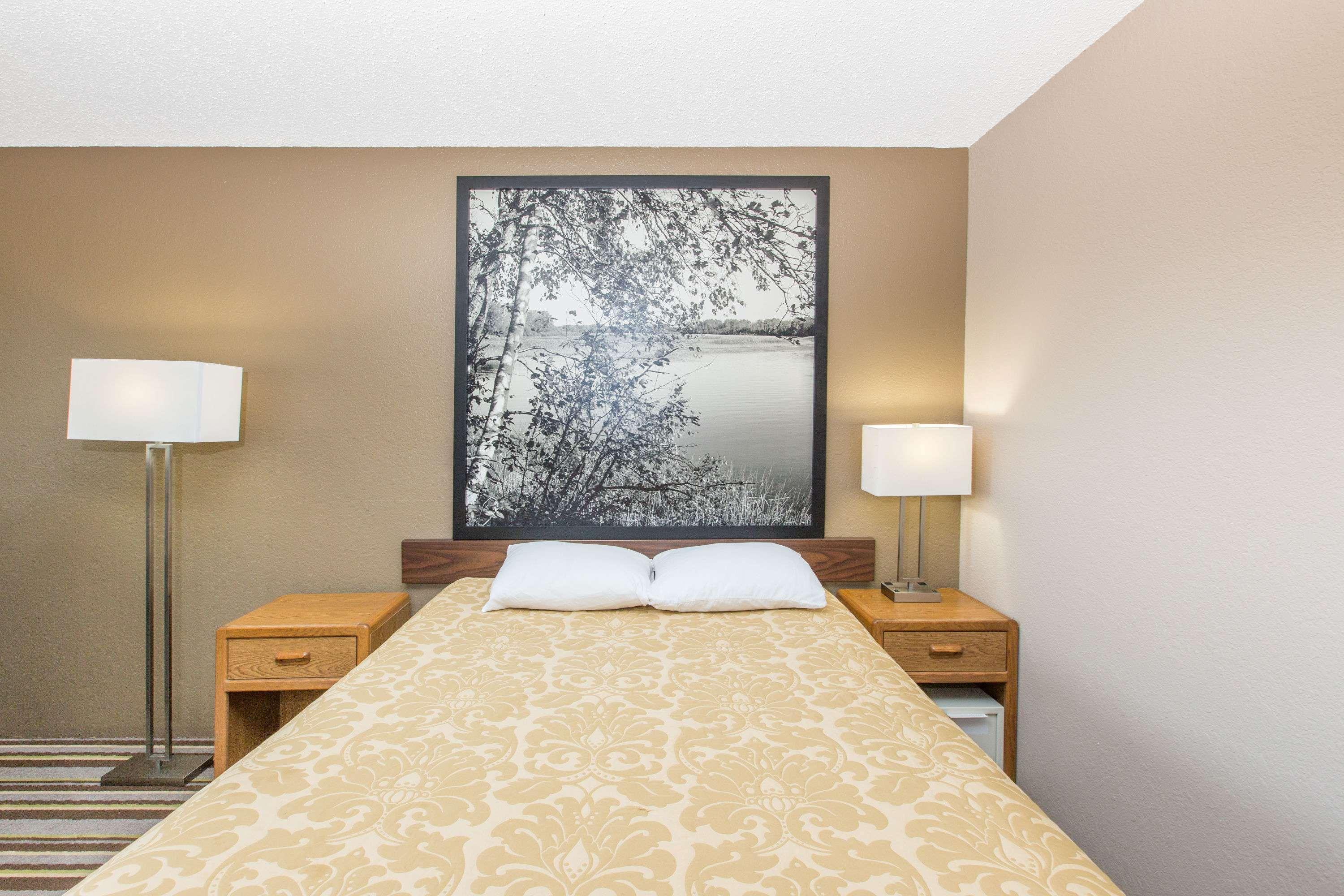 Super 8 By Wyndham Blue Earth Hotel Buitenkant foto