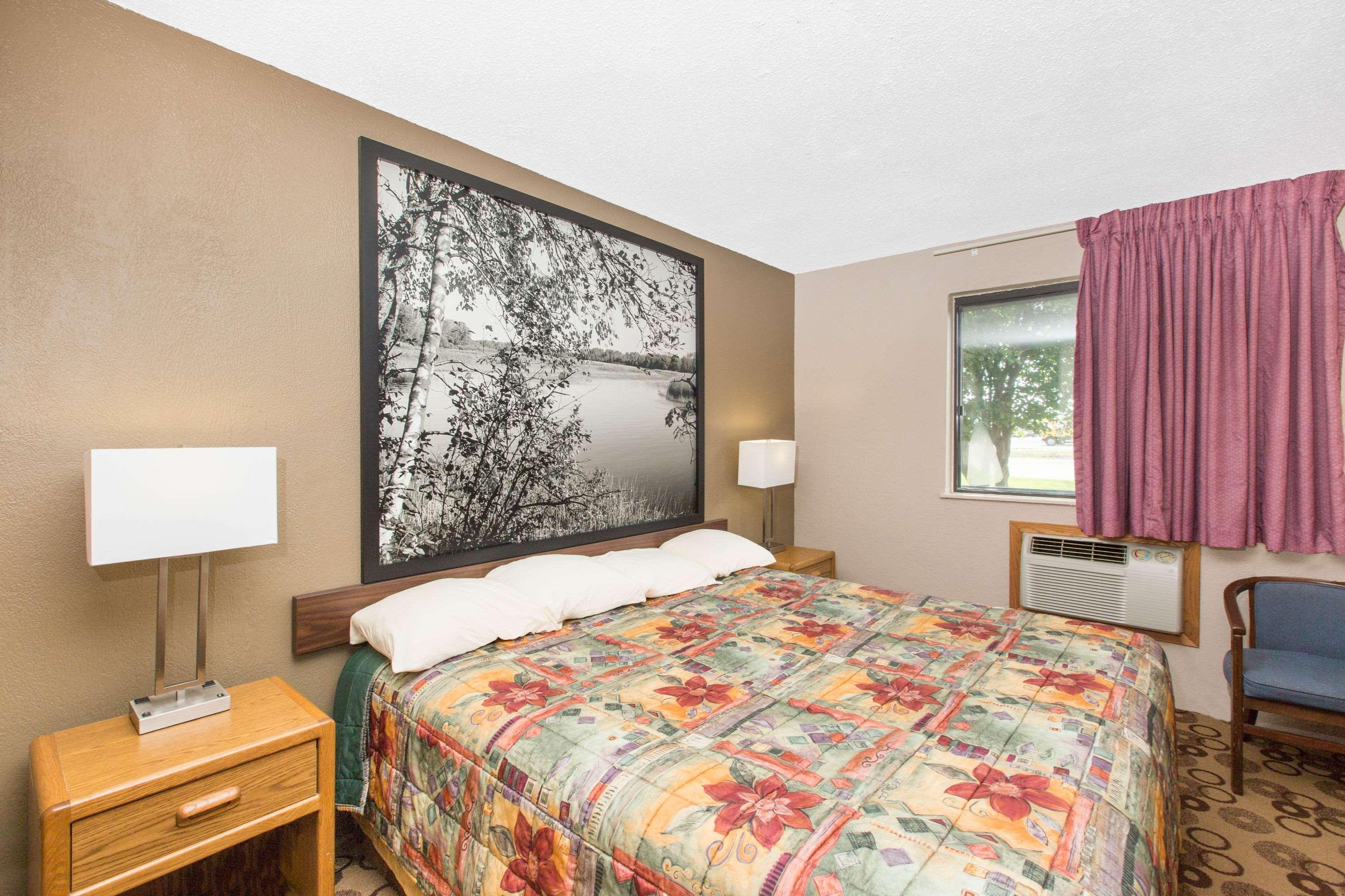 Super 8 By Wyndham Blue Earth Hotel Buitenkant foto