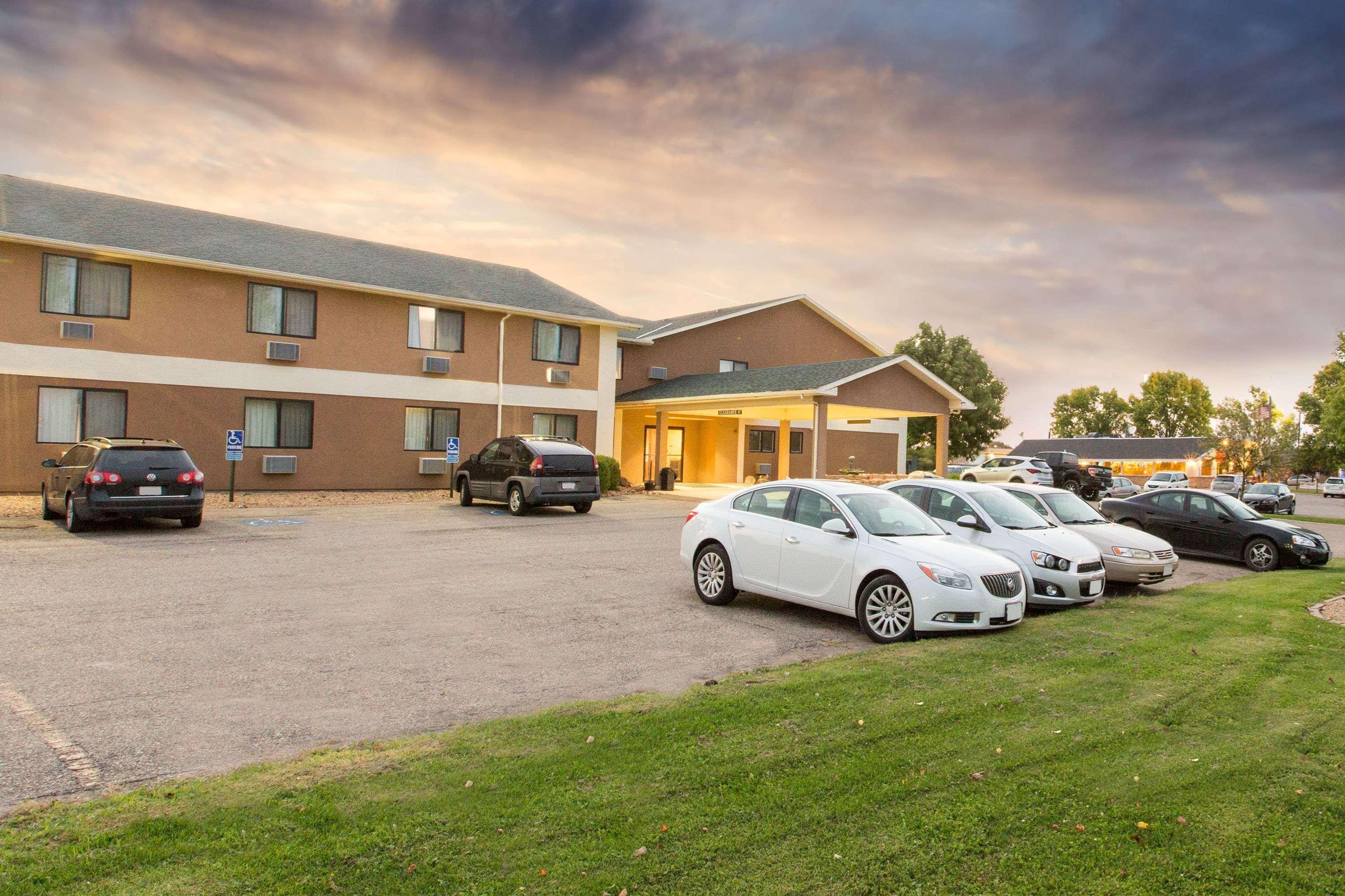Super 8 By Wyndham Blue Earth Hotel Buitenkant foto